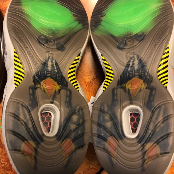 Reebok Question Mid Iverson x Illumination Minions - Picture 9 of 13